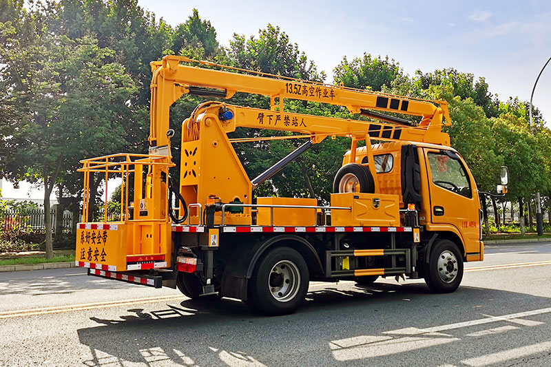 東風(fēng)13.5米藍(lán)牌高空作業(yè)車