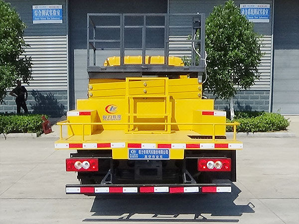 福田小卡剪叉高空作業(yè)車(chē)