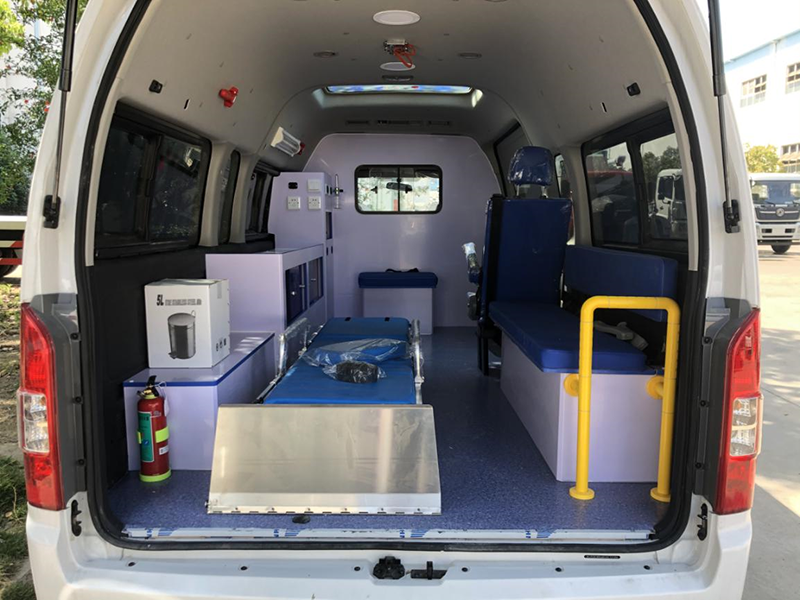 福田G9運(yùn)輸型救護(hù)車(chē)