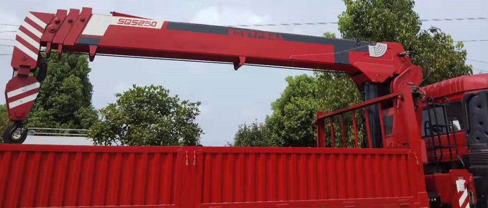 程力牌CL5250JSQA6型隨車起重運輸車