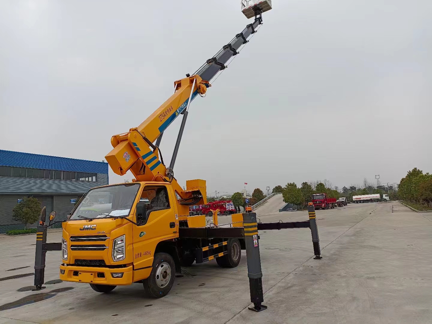 藍牌27米高空作業(yè)車