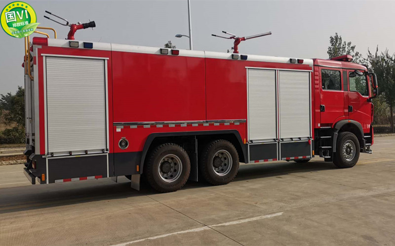國六重汽12噸水泡沫干粉聯用消防車