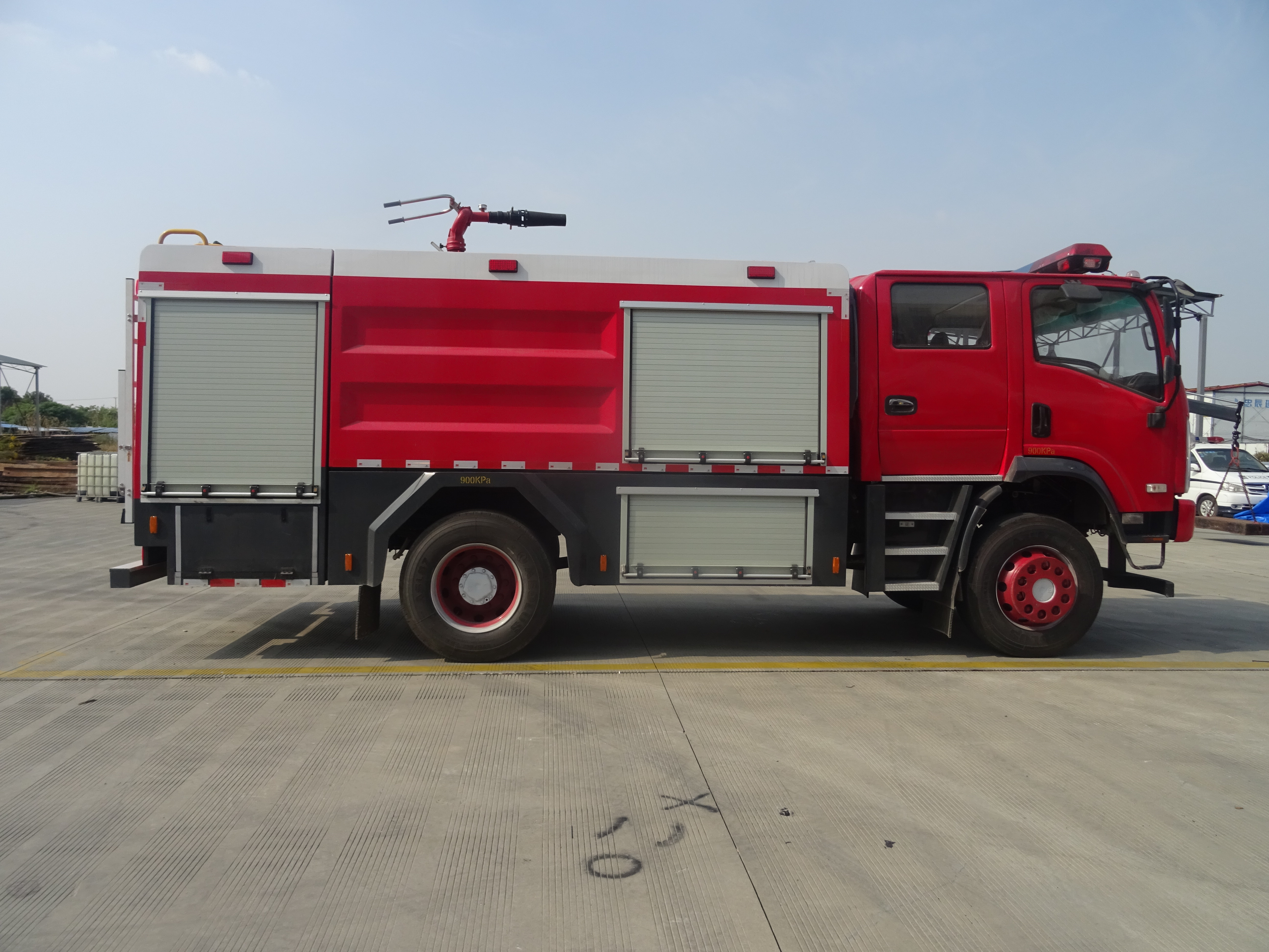 四驅(qū)6.3噸水罐消防車